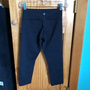 Lululemon black 3/4 cropped leggings